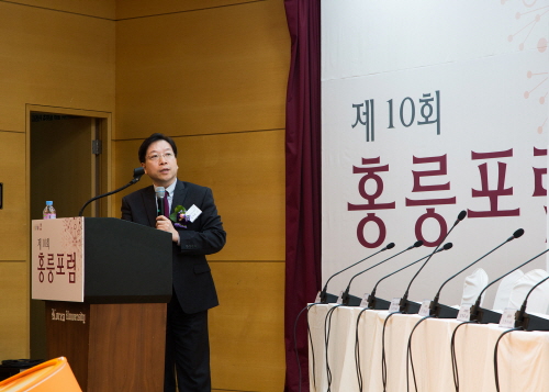 주제발표하는 김세용 교수
