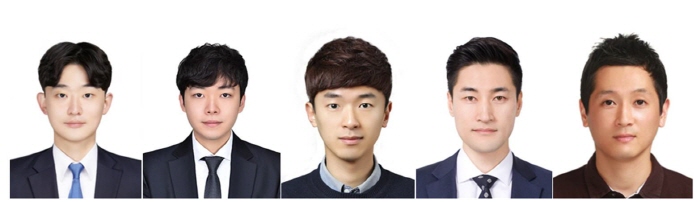 왼쪽부터 신정웅 박사, 김동제 학생, 장태민 학생, 한원배 박사, 황석원 교수