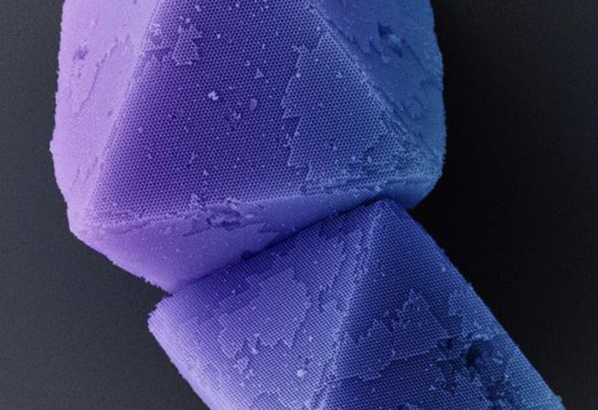 DNA origami로 자가조립 된 다이아몬드 광결정 전자현미경 이미지