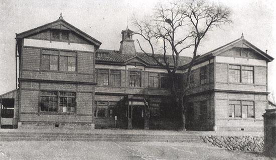 Newly-built school building in Susong-dong